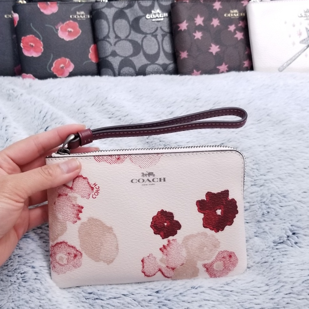 🔥LAST 1🔥NWT COACH FLORAL WRISTLET - Picture 7 of 8